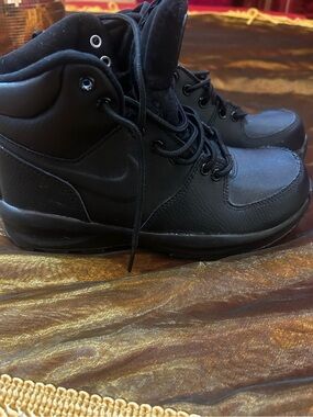 Nike Boys Black High-Top Lace-Up Boot